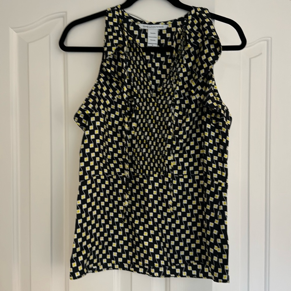 Diane von Furstenberg 100% sleeveless silk top size 6